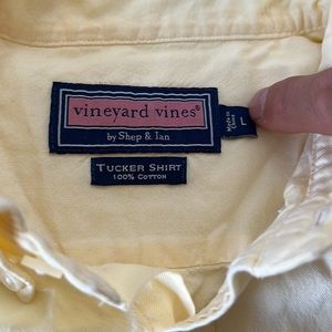 Vineyard Vines by Shep & Ian Mens Large Button Down Tucker Shirt in Yellow